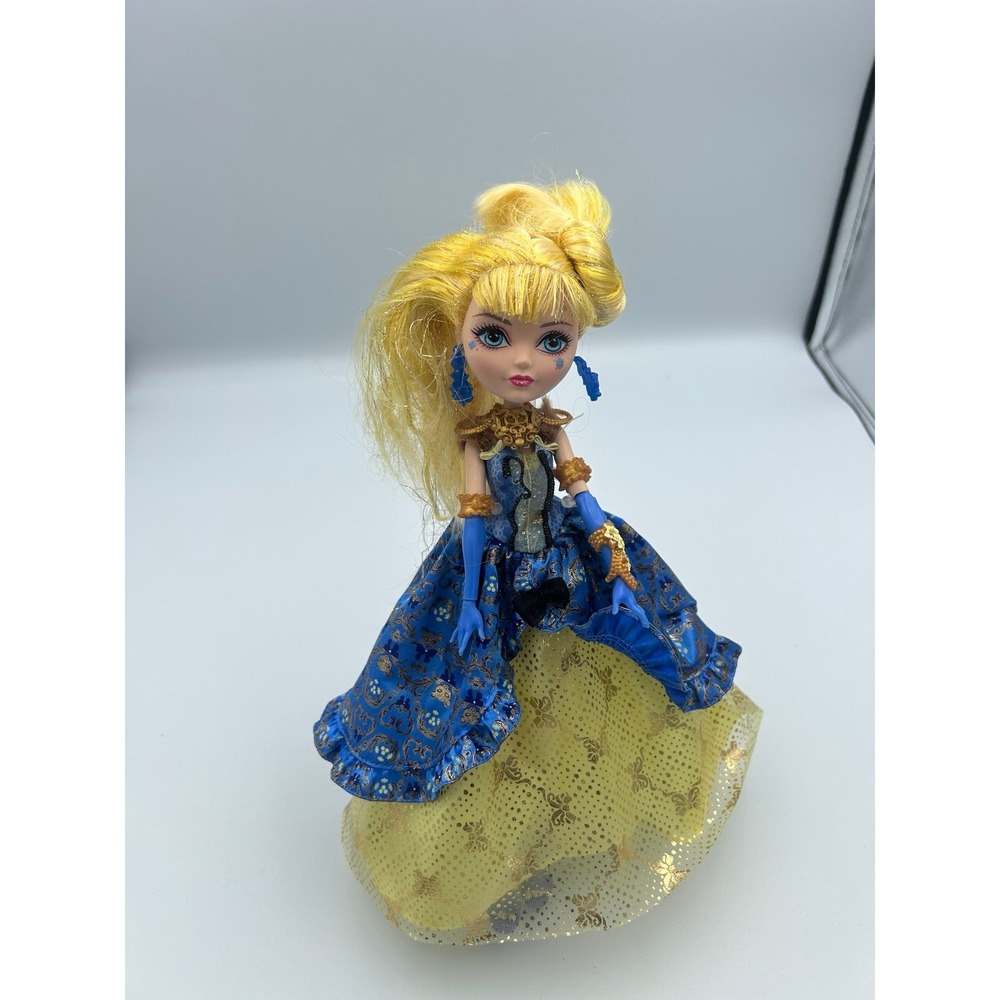 Ever After High Thronecoming Blondie Lockes fashion doll